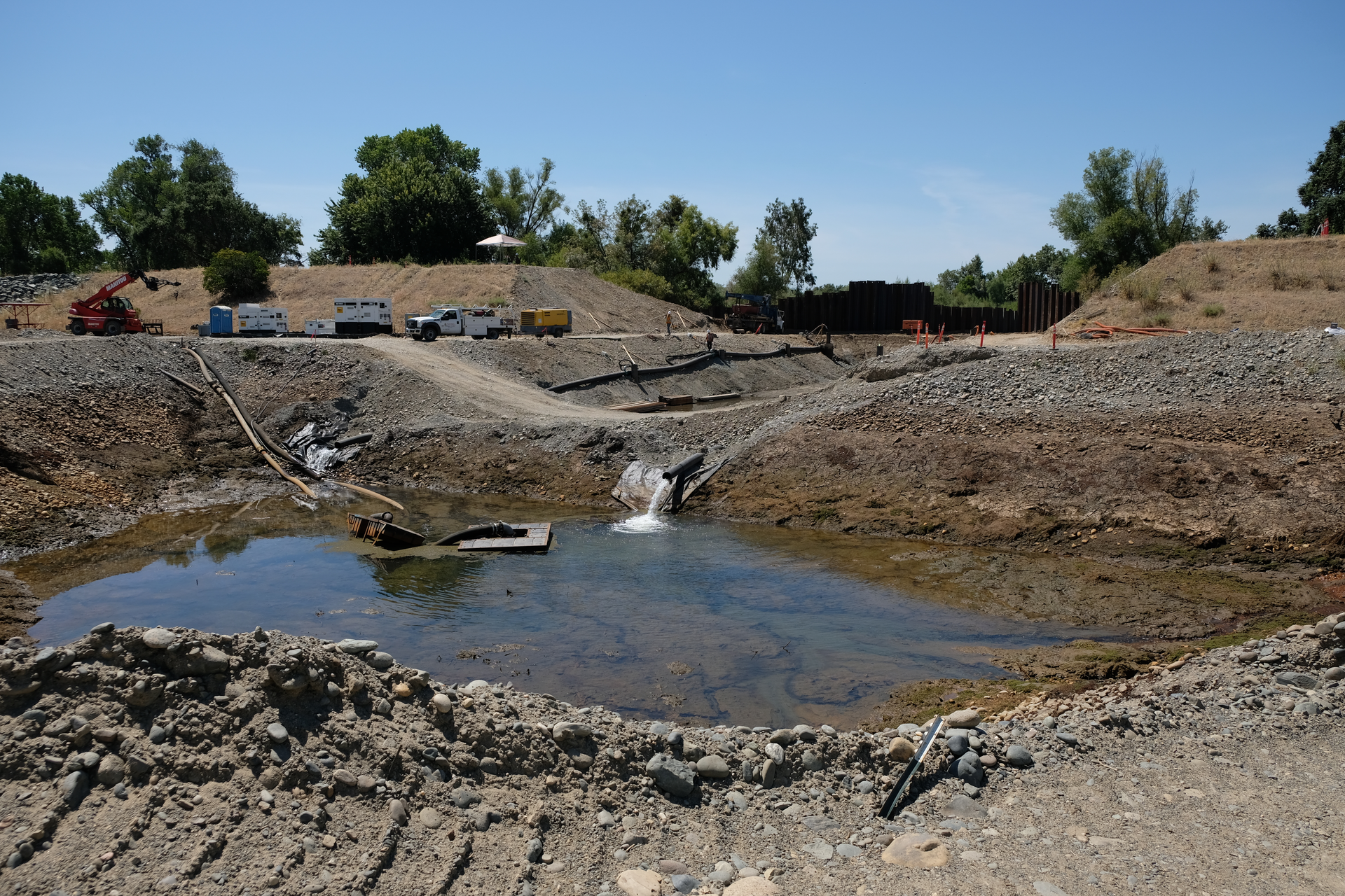 With pumps properly installed in the wells, you can maintain the desired water level throughout the duration of a project.
