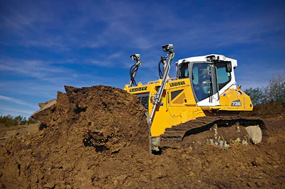 The Liebherr Operator Assistance Systems (OAS) offers three levels – Free Grade, Definition Grade and 3D Grade for 1D, 2D and 3D applications. Free Grade assists with creation of flat surfaces, ramps and dams. Definition Grade is for basically modelling of 2D surfaces. It operates without additional equipment such as GNSS receivers or base stations and provides automatic position control of the blade to a specified target inclination. 3D Grade offers automated six-way blade control for exact blade positioning to create 3D site models.