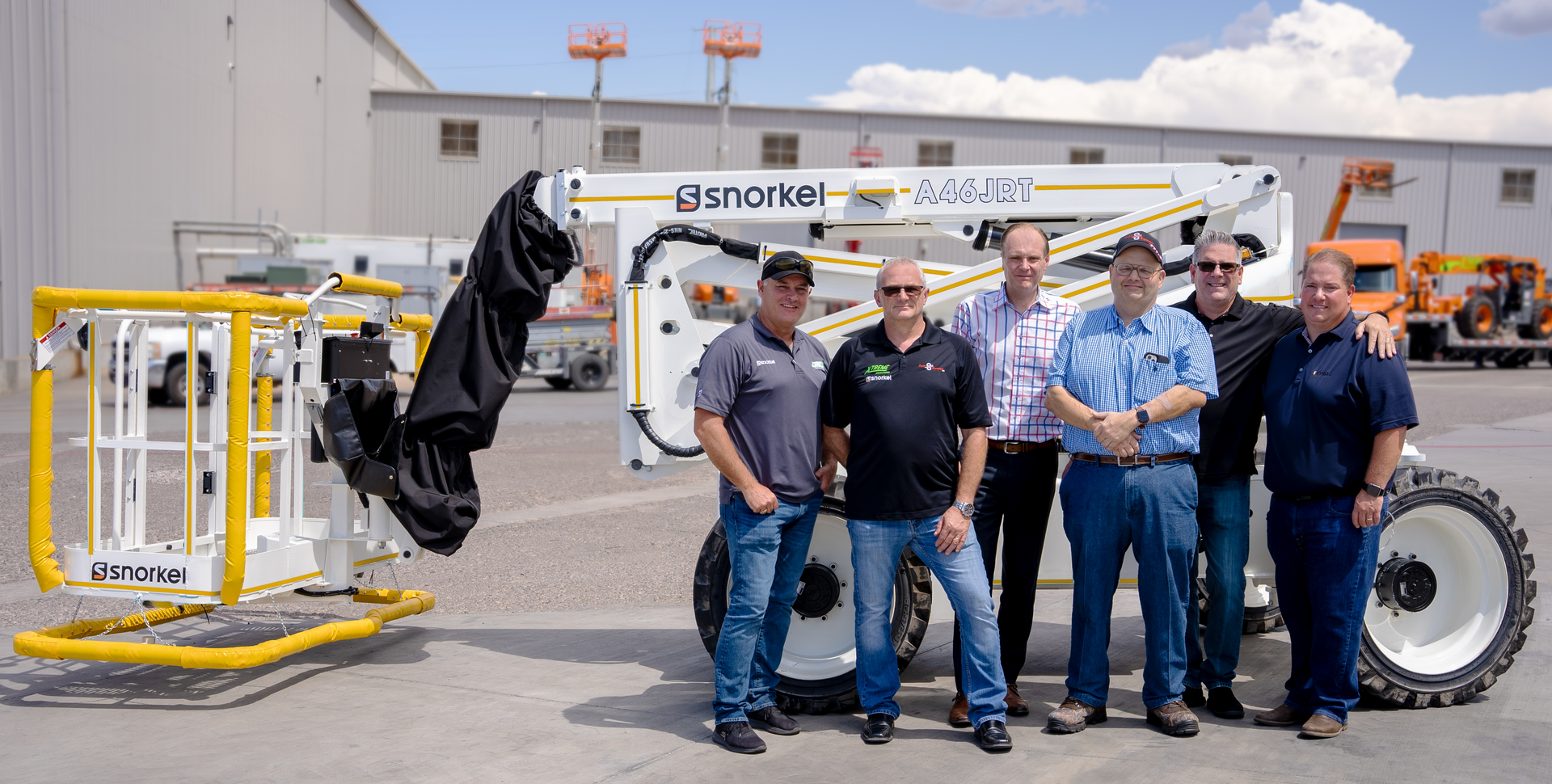 Alden Equipment Inspecting The First Snorkel A46 Jrt In The Order With Members Of The Snorkel Team In Henderson, Nevada (see Press Release For Full Caption)