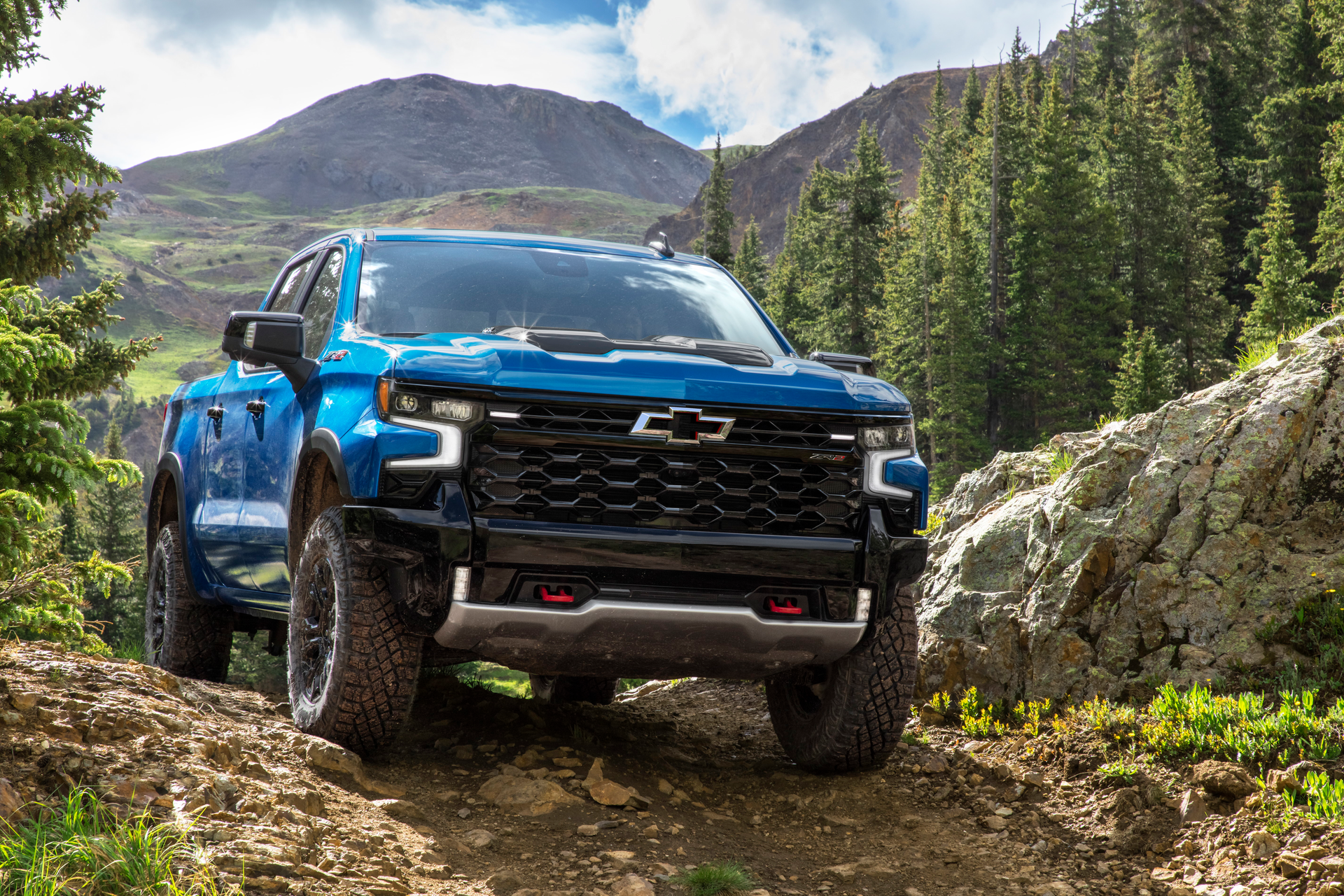 New flagship Chevrolet Silverado ZR2 delivers next-level off-road capability with front and rear e-lockers and Multimatic DSSV dampers.