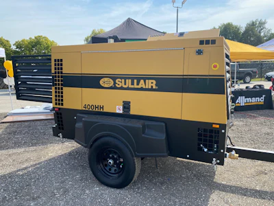 Cat yellow Sullair 400HH