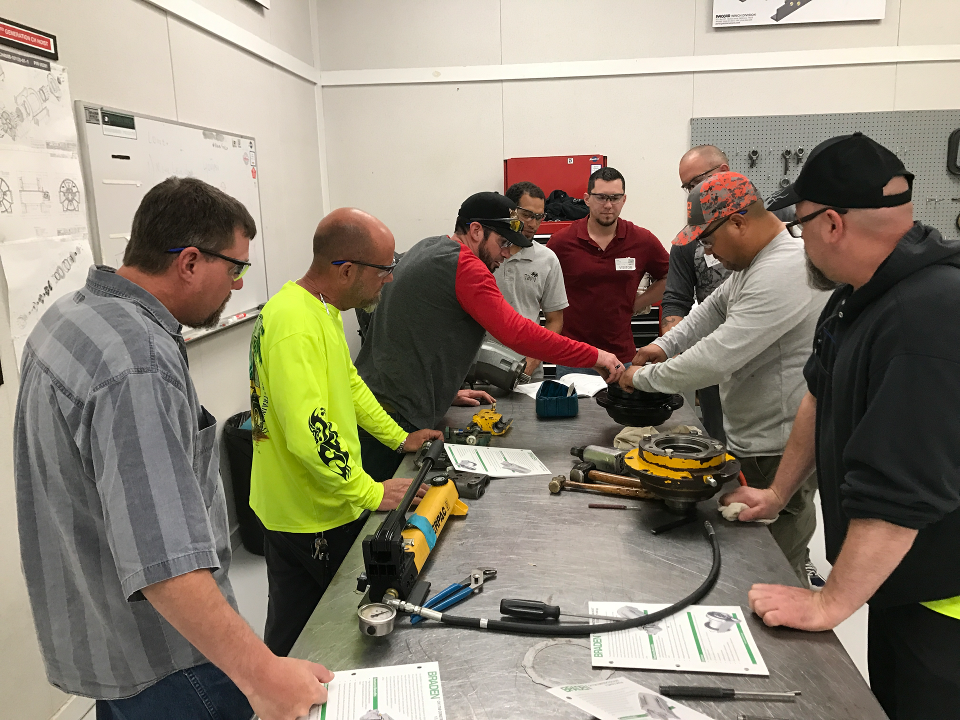 PACCAR Winch has announced its 2022 Service School class calendar.
