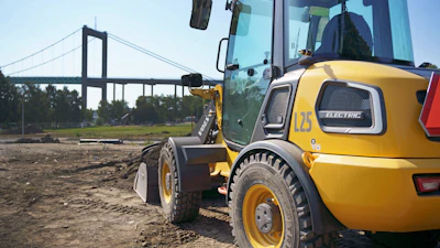 For off-grid applications, Volvo Construction Equipment offers a Beam solar fast charger that has its own battery pack. The charging time of this setup is the same as on the 240-volt, Level 2 AC setup, which is six hours on the ECR25 and 12 hours for the L25.