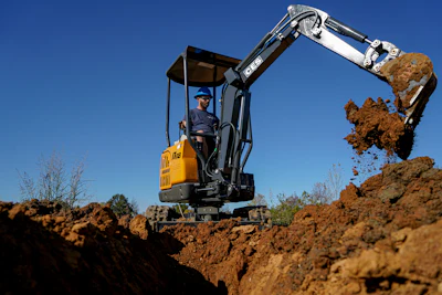 KATO-CES excavators feature an eight-hour run time with a charge time of 8 to 12 hours. They can be charged overnight and provide the full eight hours back the next day.