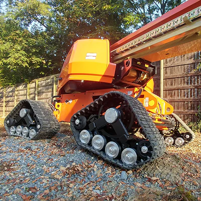 JLG’s Quad Tracks are designed to minimize the impact on ride height, track width and driving speed.