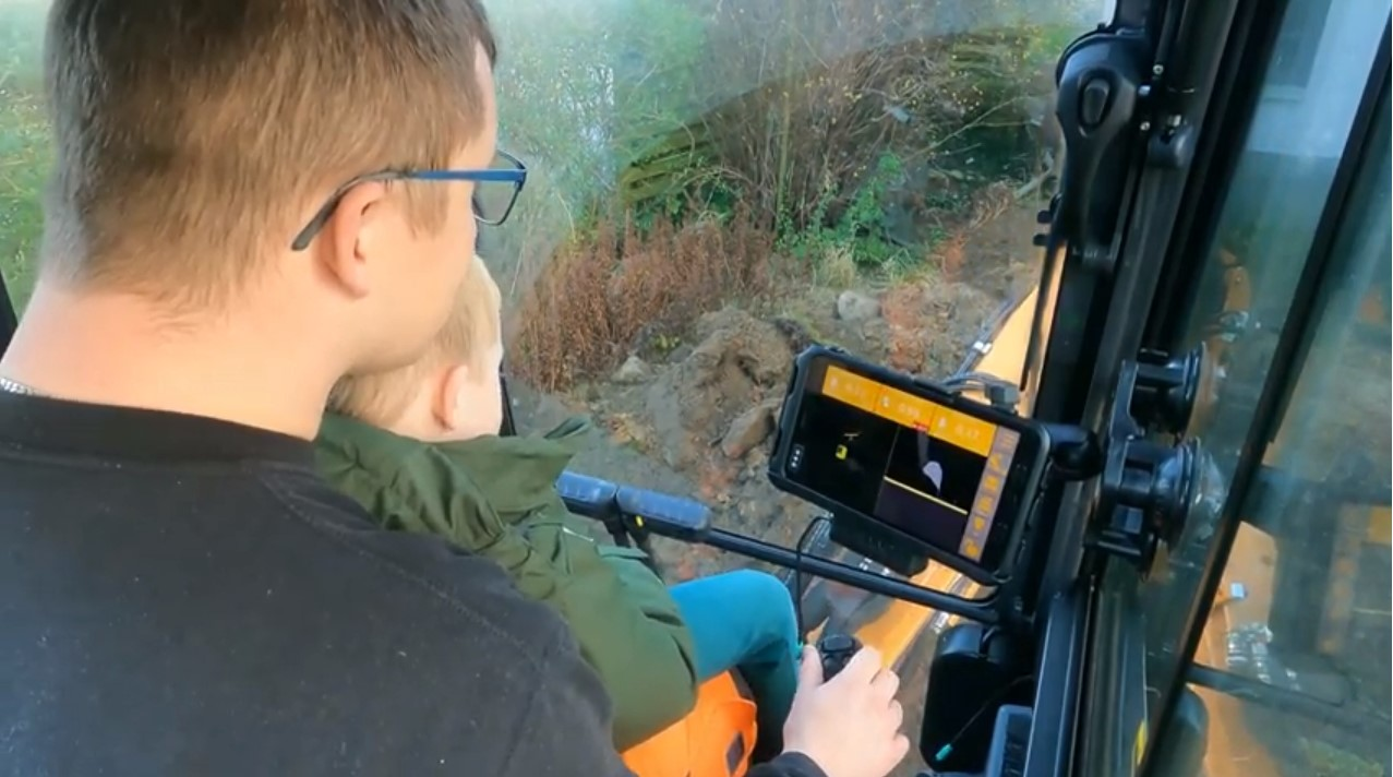 Unicontrol Chief Commercial Officer Ehsanullah Ekhlas said the company is offering a software-centric approach that makes using excavators, wheel loaders and backhoes more intuitive.