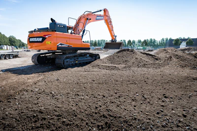The DX225LC-7 includes a 14% heavier 4.9-ton standard counterweight for working with large attachments and a new smart hydraulic system.
