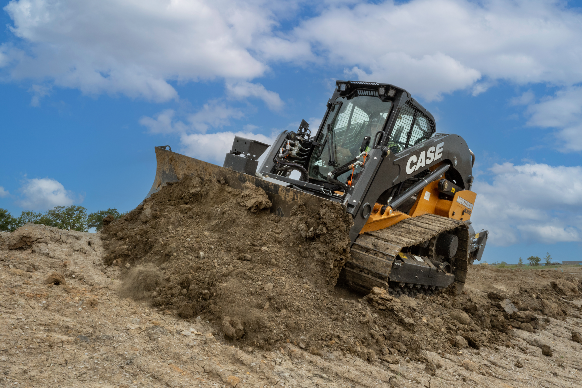 CASE Construction Equipment launched the much-awaited Minotaur DL550 on Tuesday, August 2, 2022, at its Tomahawk, Wis. Customer Center. The Minotaur is a compact dozer loader that marks the start of a new equipment category.