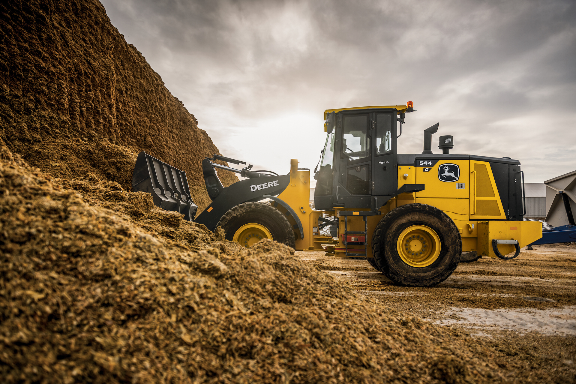 Both the 544 G-tier and the 644 G-tier wheel loaders are eligible for the John Deere protect service plan, which ensures routine maintenance is performed at every 500-hour interval by a John Deere dealer.