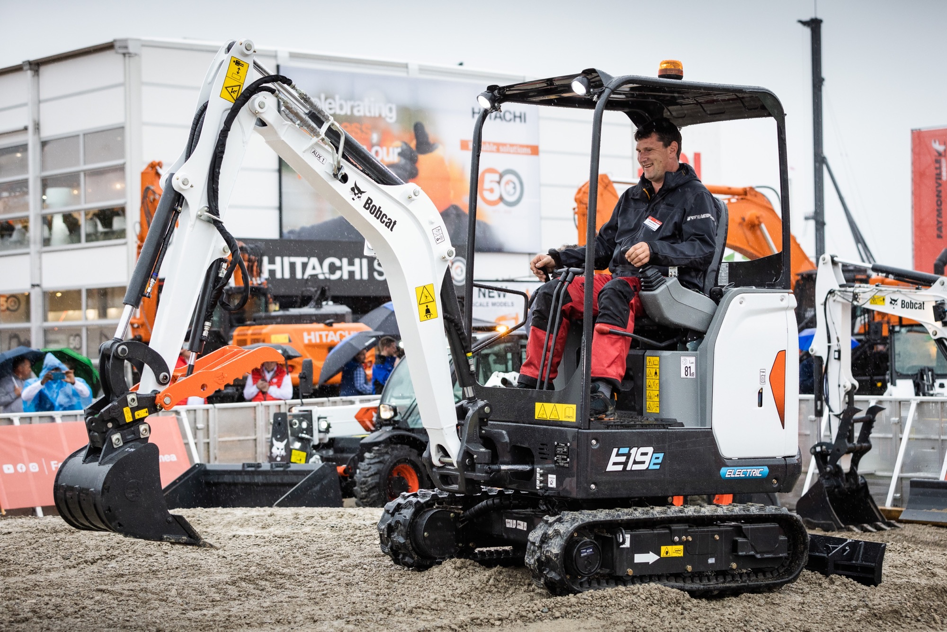 Like the E10e and the E32e, the E19e electric compact excavator offers a run time of four hours of continuous operation on its lithium-ion battery pack.