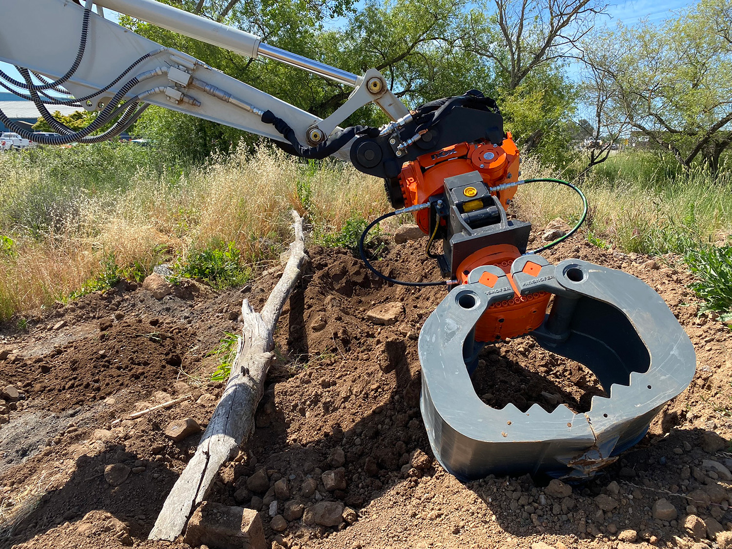 NOX tiltrotators transform excavators into multi-functional carriers that work in deep trenches, under or between existing pipes and tubes and in other confined space applications.