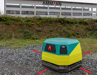 Four working shafts, in an X shape, combine with a curved base plate to provide the 620 kg compactor with maneuverability that no other plate has previously achieved: an ability to go in an arc, circle or turn on the spot.