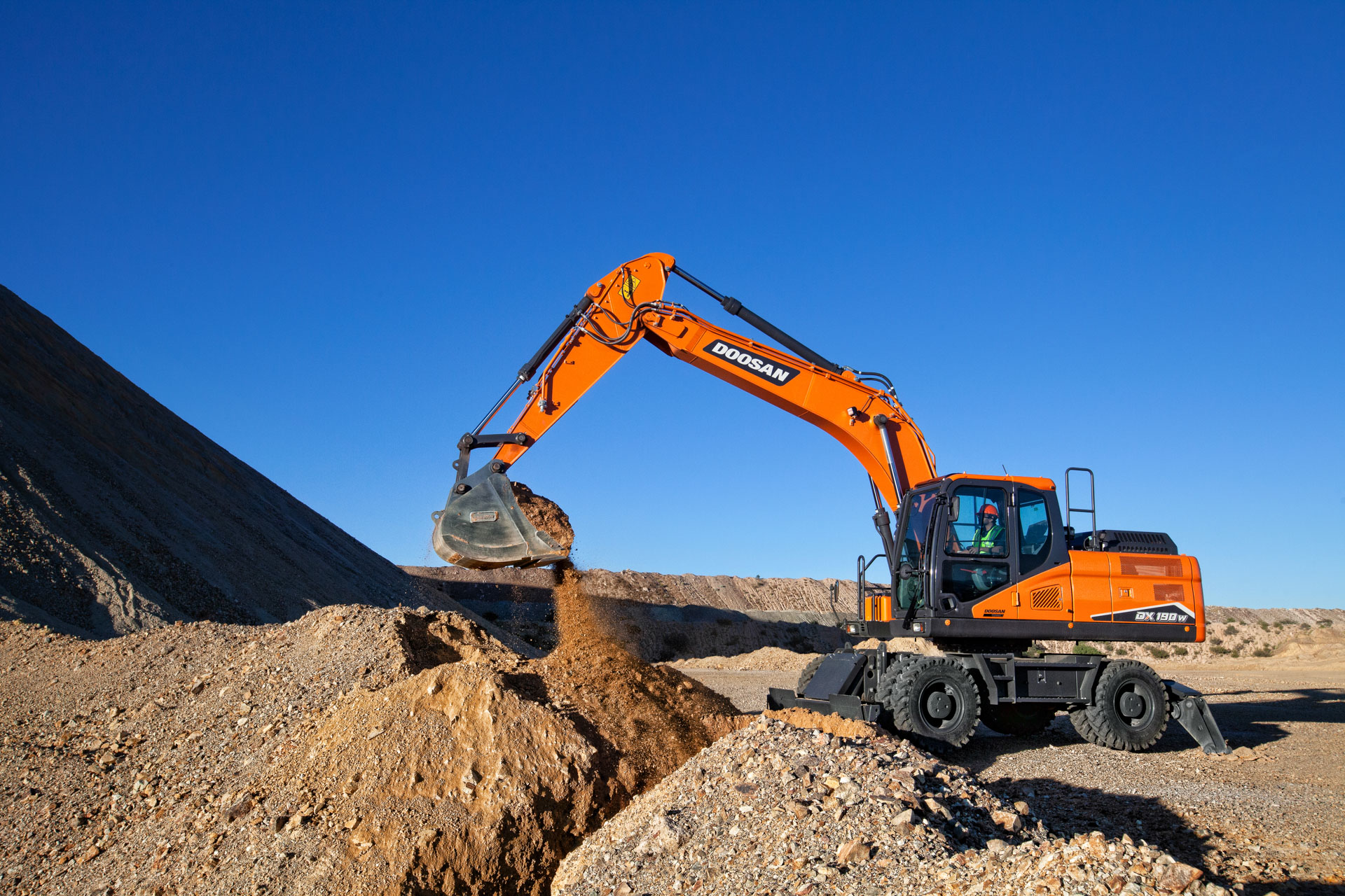 Designed for demanding tasks, the three new Doosan 7-series wheel excavators deliver digging and maneuverability when working on bridges and roadways or in urban areas.