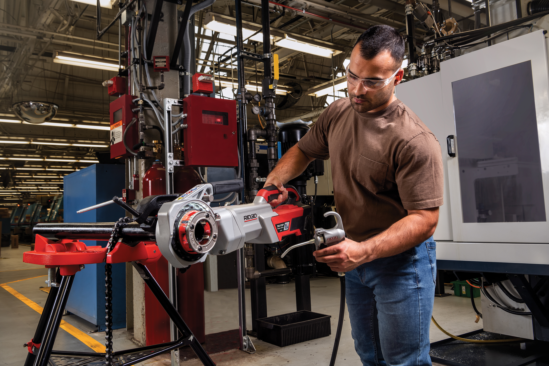 The 760 FXP Power Drive is capable of working with 0.125-in. to 2-in. pipes and can be used for multiple new construction and repair applications on mechanical, electrical, plumbing, HVAC and oil and gas projects.