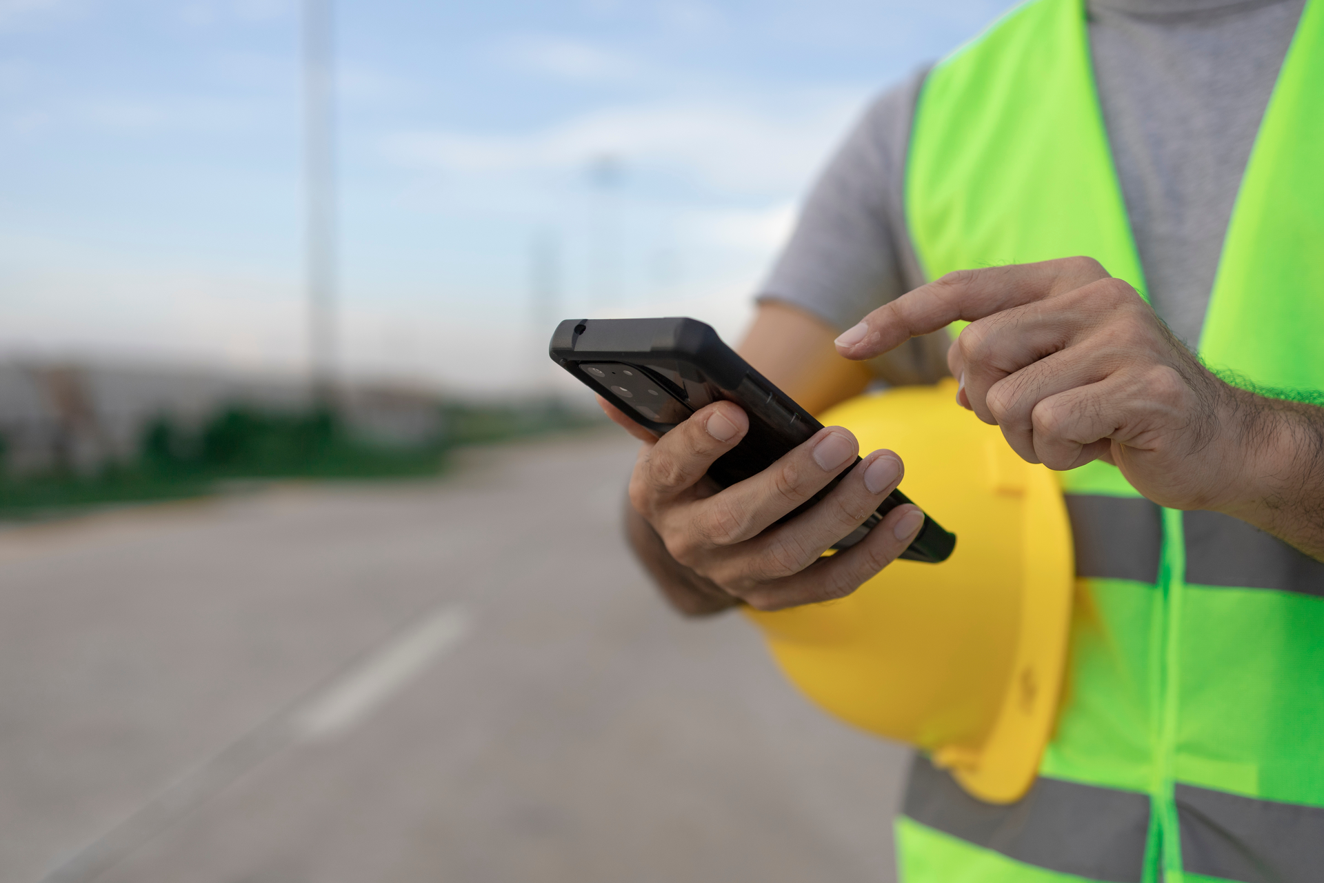 Through the Empower app, workers can access jobsite requirements, view client compliance status, complete training on the go and manage work-readiness information in one, central platform.