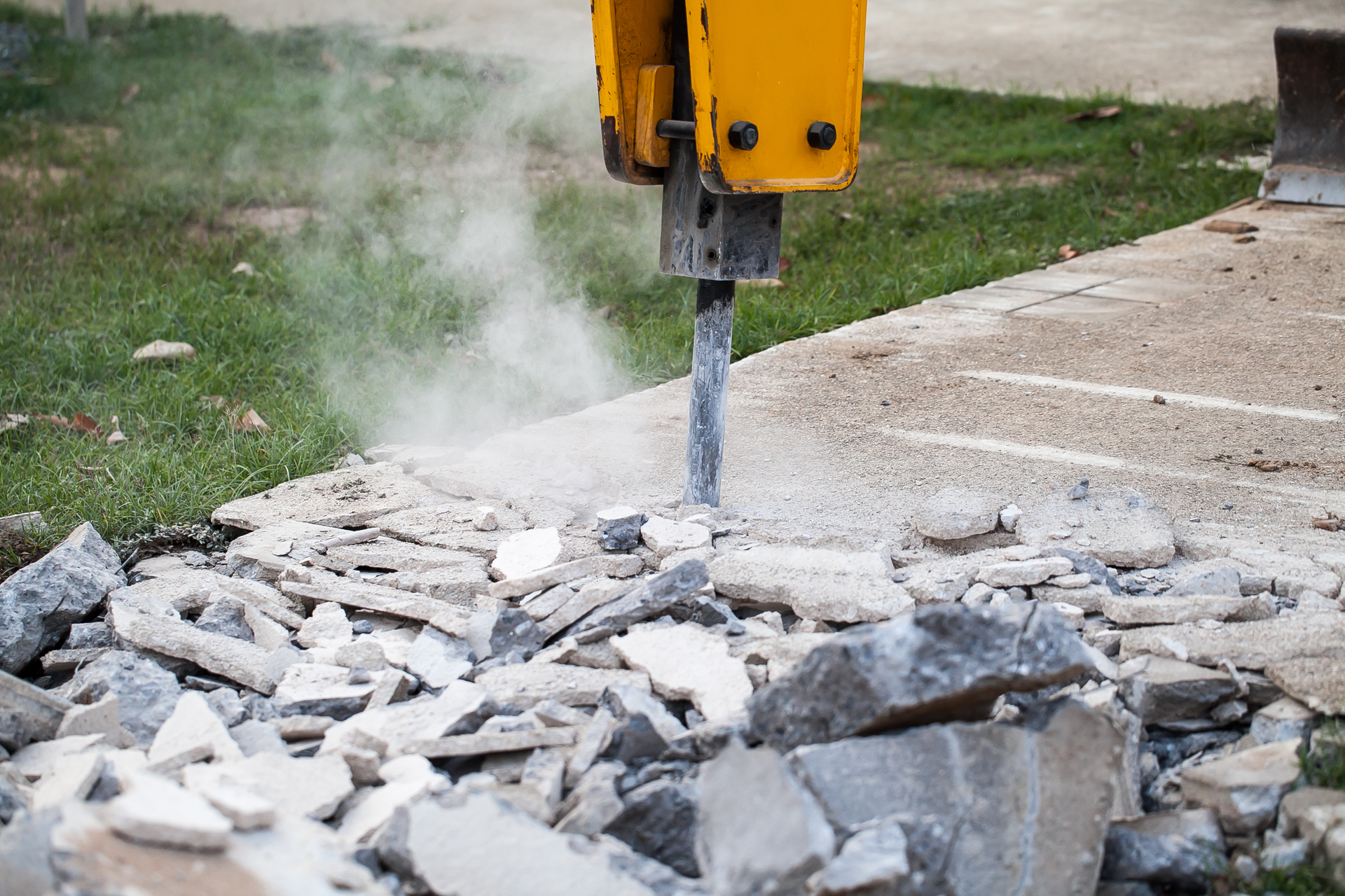 Compatible with the Brokk 900 demolition robot, this versatile hydraulic breaker attachment has a 400-900 blow-per-minute rate applicable for breaking granite and similar types of rock or surfaces.