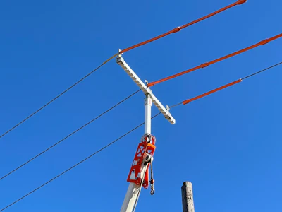 Capable of handling three-phase power lines, both models in the TLL-300 series support electrical pole change-outs and other maintenance tasks.