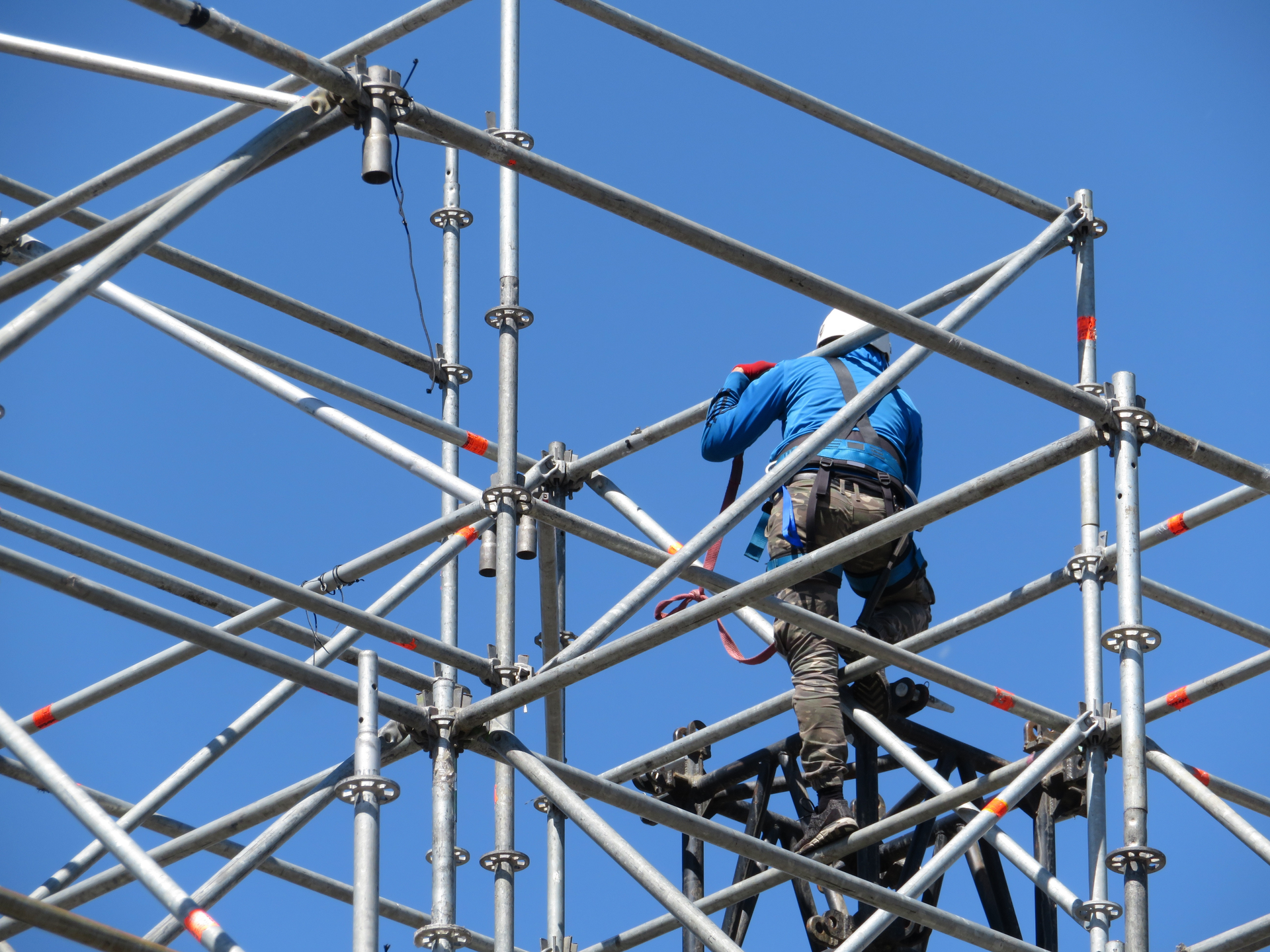 Falls are the leading cause of workplace injuries and even deaths in the construction industry. Working at heights of any level increases these workers’ risk of injury from falling.