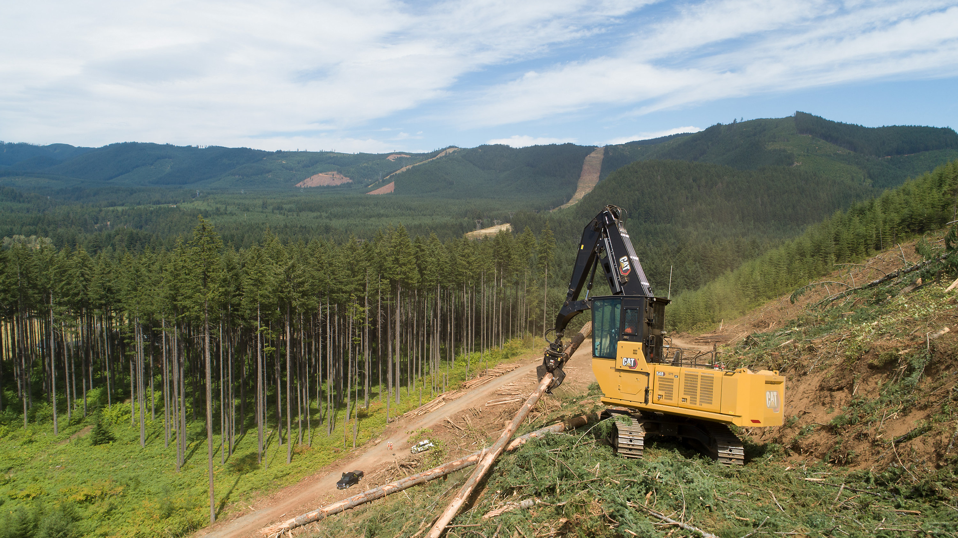 Available in Log Loader and General Forest configurations, the new 548’s C7.1 twin turbo engine produces 30% more power than the previous series’ engine, enabling the new electrohydraulic control system to deliver 30% more swing torque.