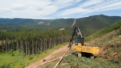 Available in Log Loader and General Forest configurations, the new 548’s C7.1 twin turbo engine produces 30% more power than the previous series’ engine, enabling the new electrohydraulic control system to deliver 30% more swing torque.