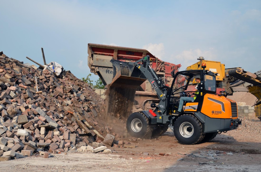 CASE Construction Equipment and New Holland Construction make the announcement about the agreement with Tobroco-Giant, as each company has invested in new product development.