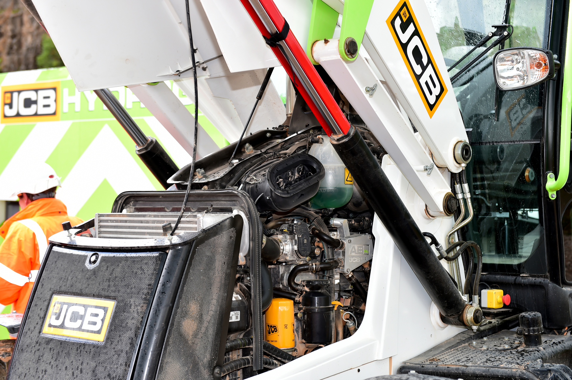 Chris Giorgianni, vice president government and defense and product and marketing at JCB, presented “Hydrogen’s Role in the Future of Heavy Equipment” at AEMP CONNECT 2023. The session covered the progress of developing hydrogen combustion engines.