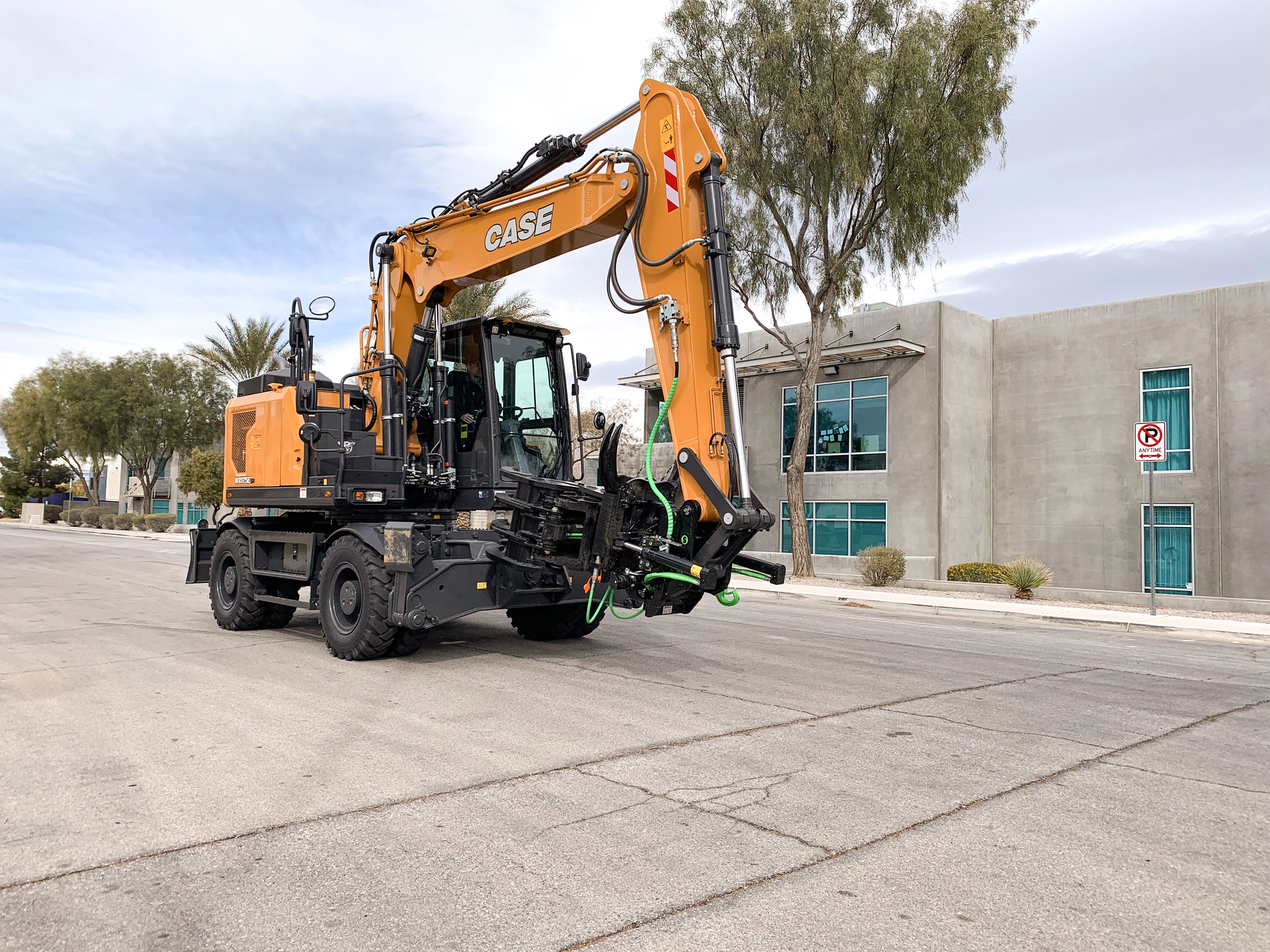 As a wheeled machine, the WX175E SR self-transports from site-to-site with maximum travel speeds up to 22 miles per hour.