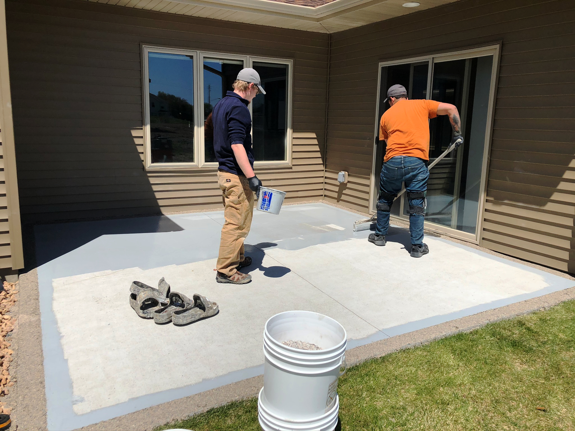 Creating a Cohesive Resinous Concrete Floor Coating Installation Team