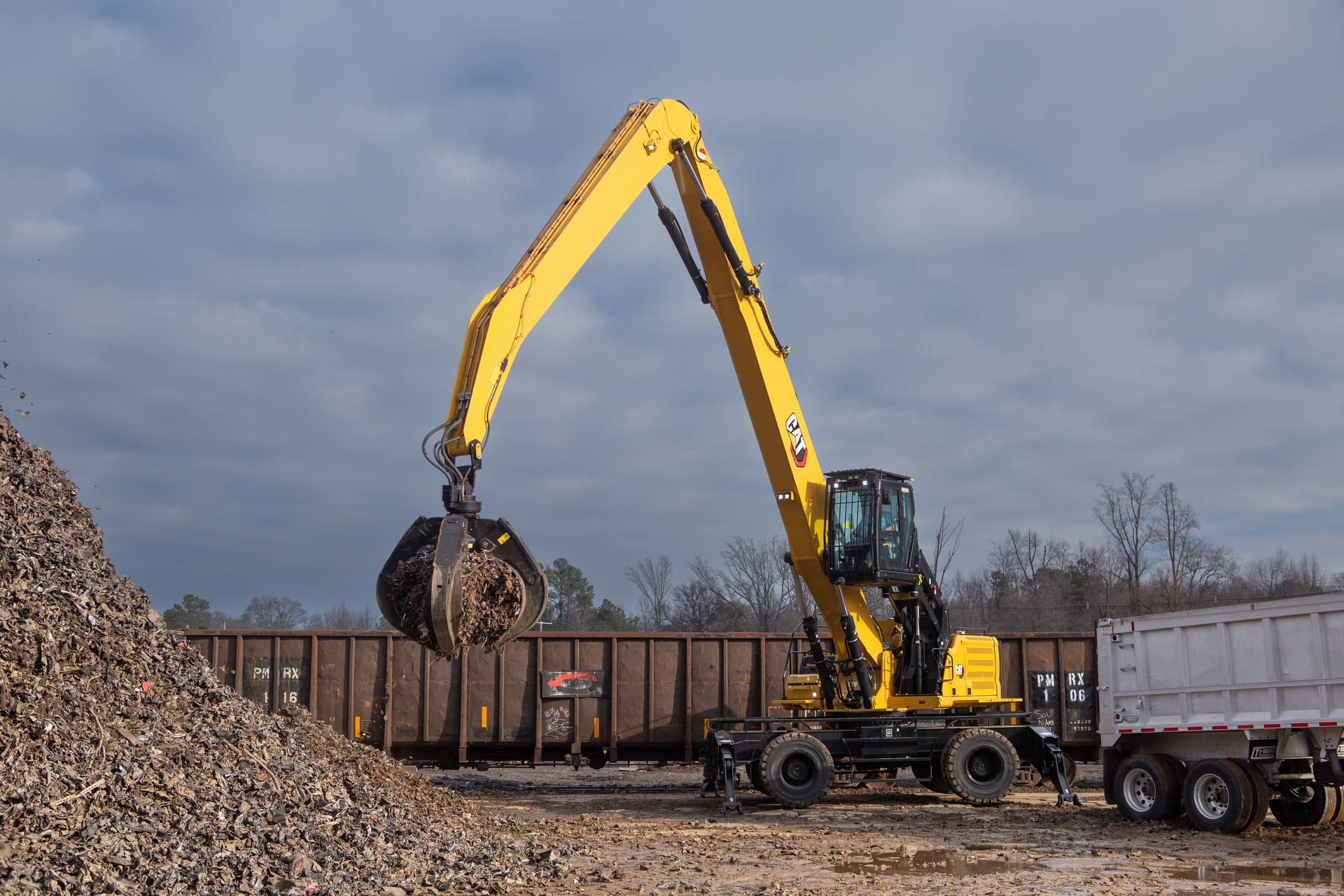 This next generation material handler is powered by the Cat C9.3B engine, capable of operating on up to B20 biodiesel.