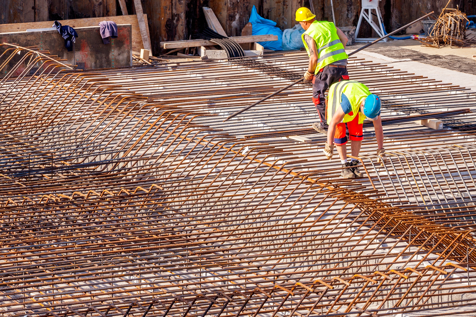 The types and classes of hard hats play an important role in keeping workers safe.
