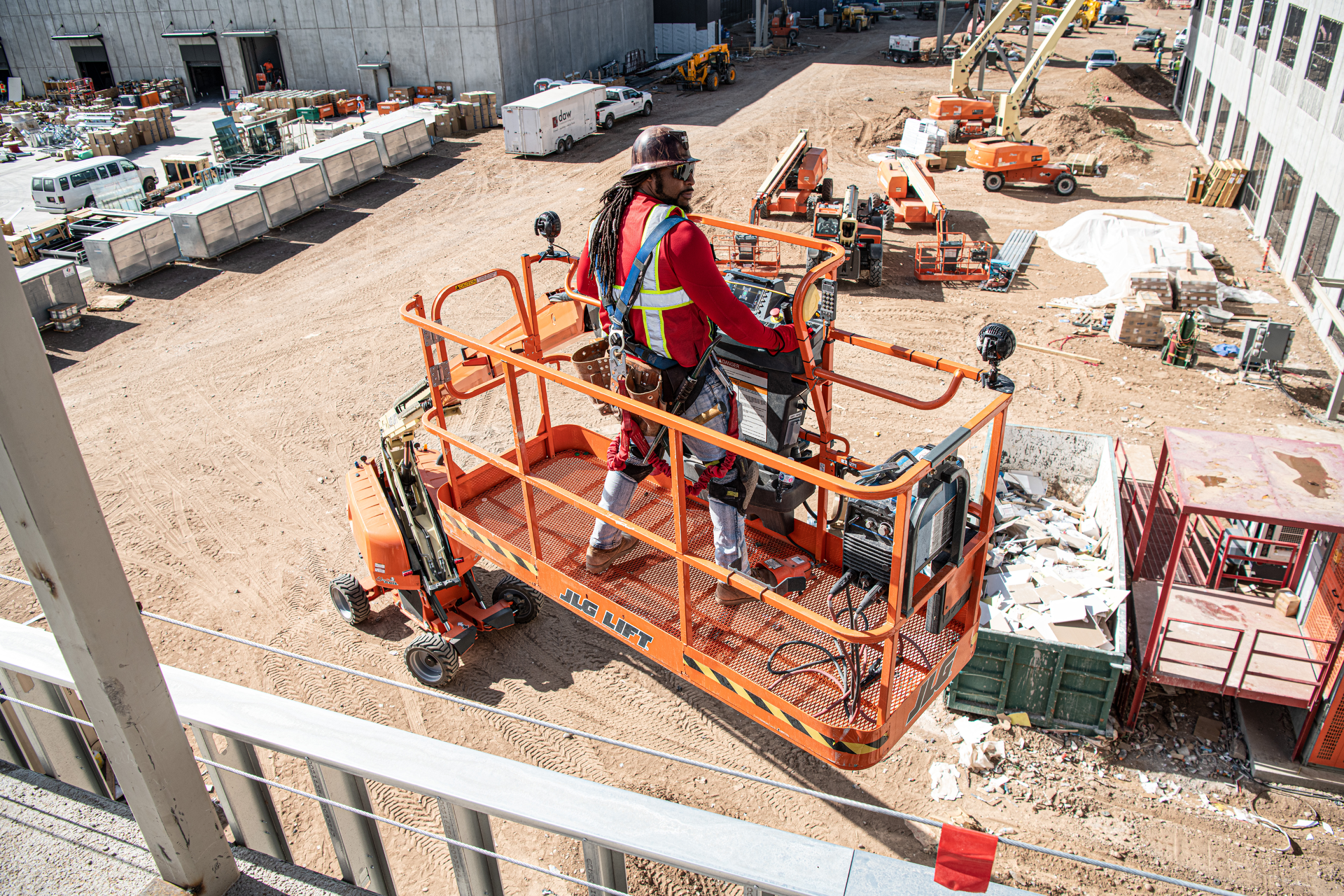 Sensors actively monitor the machine’s platform load and sound an alarm as well as interrupt normal operations if it is overloaded.