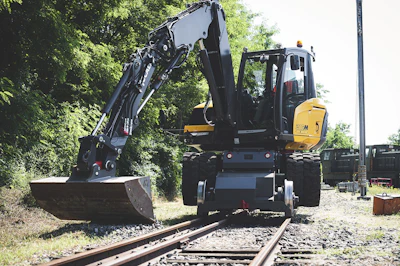 The 216MRail is equipped with new features, such as dual drive, along with a power-to-weight ratio that offers the performance of a large railway maintenance machine.