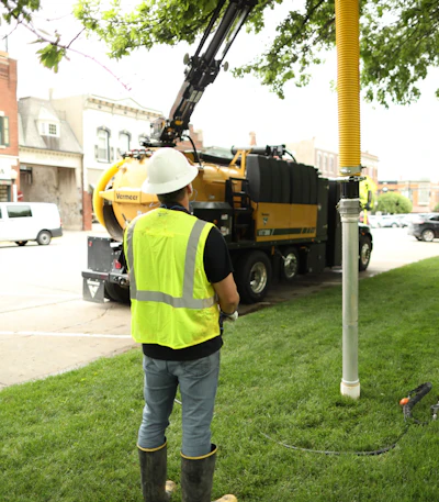 Featuring an 8-cubic-yard spoil tank and a 6-inch dig tube, Vermeer's VXT300 vacuum excavator can carry up to 800 gallons of water, which helps crew members enhance their overall on-the-job productivity.