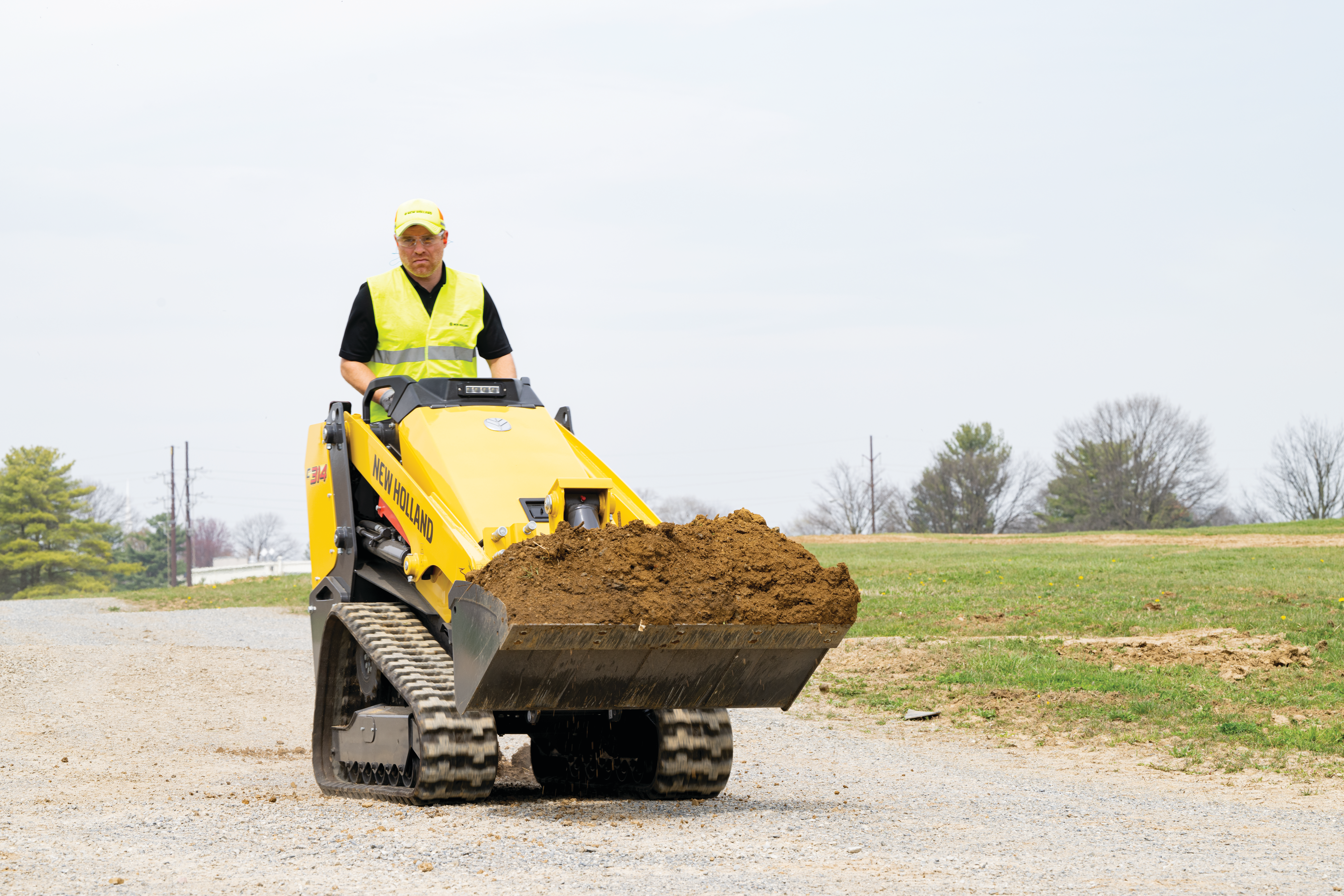 Powered by a 25-hp engine, the machine is compatible with New Holland Construction’s suite of 29 attachments due to its auxiliary flow rate of 15 gpm.