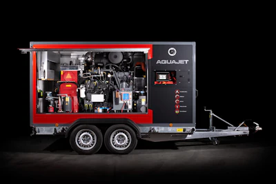 Though compact, the Revojet provides performance equal to Aquajet’s Power Pack 270 with a standard configuration of 2,800 bar and 40 liters/minute (40,610 psi and 10.6 gal/minute).