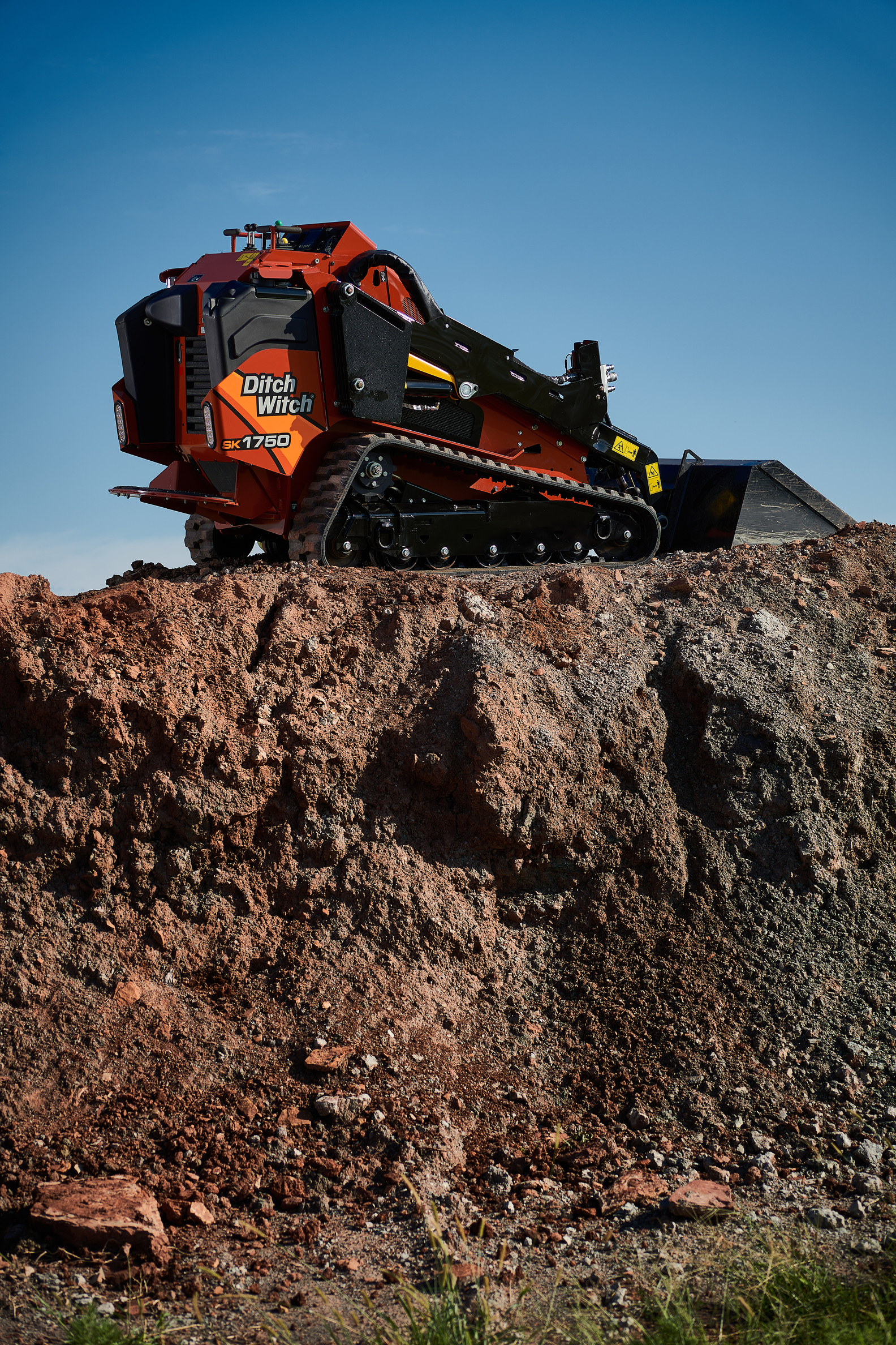 Designed to handle a range of landscape, irrigation and tree-care projects, the new track system on the SK1750 features a tension check window, which allows operators to visually check track tension without threading a separate gauge tool.