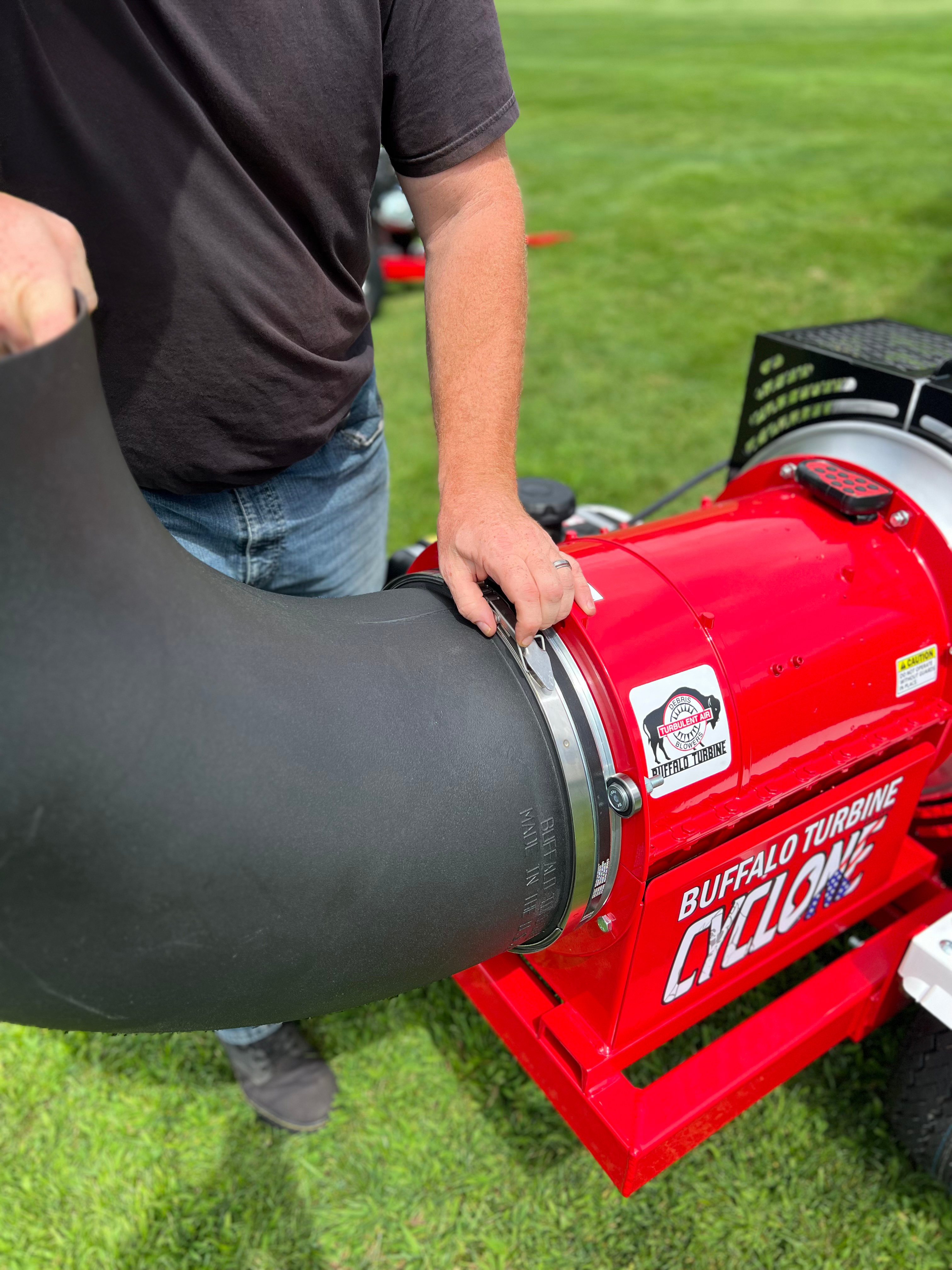 The system features a quick release latch for removal and secure attachment of the turbine nozzle.