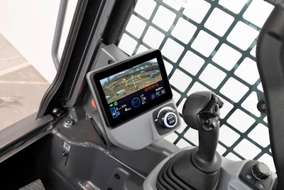 To further add to its spaciousness, Kubota's SLV75-3 has a roll-up door that enables its front pillars to be narrow, leading to easy-in and easy-out access.