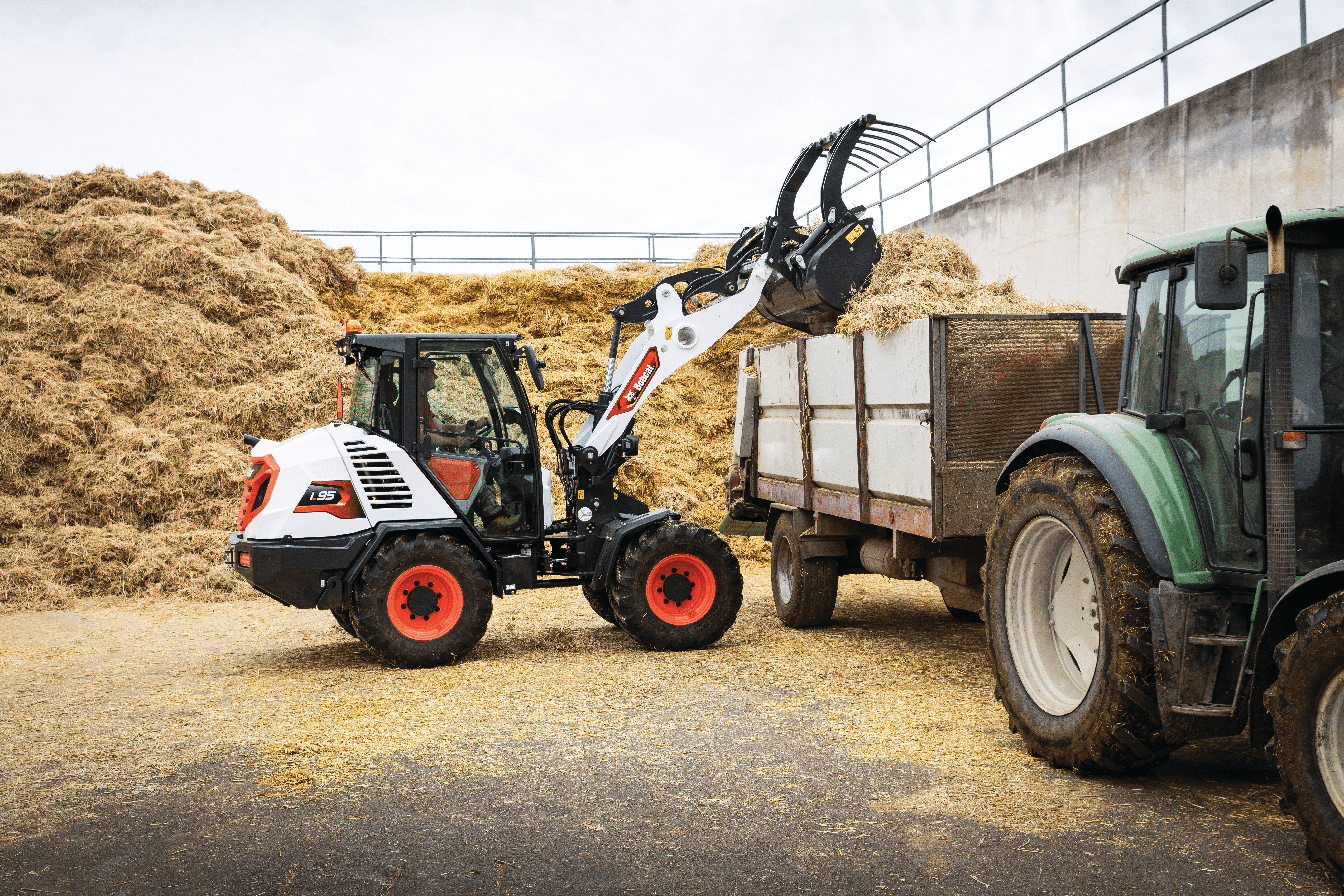 With a standard bucket capacity of 1.2 cu. yd. and 10.5 ft. of lift height, the L95 is capable of material handling and other jobs that require maneuverability.