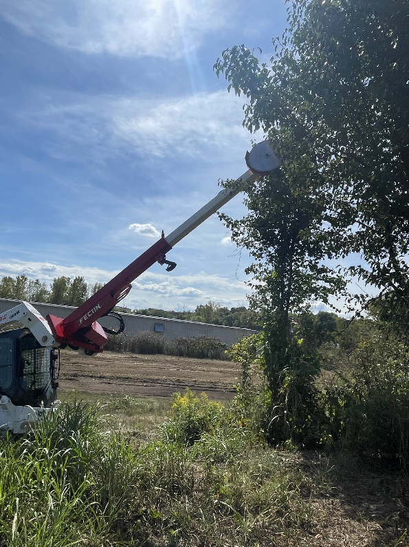 The acquisition expands Fecon's tree-trimming capabilities.