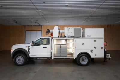 The toolbox systems in mechanic trucks often feature drawers that are rated up to 500 pounds per drawer to ensure long-term durability.
