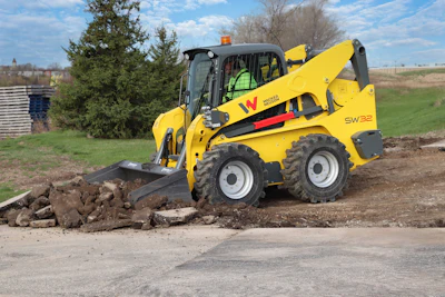 Aside from maintaining confidence during their maintenance checks, Wacker Neuson also ensures that operators implement maintenance before their skid steers have significant issues.