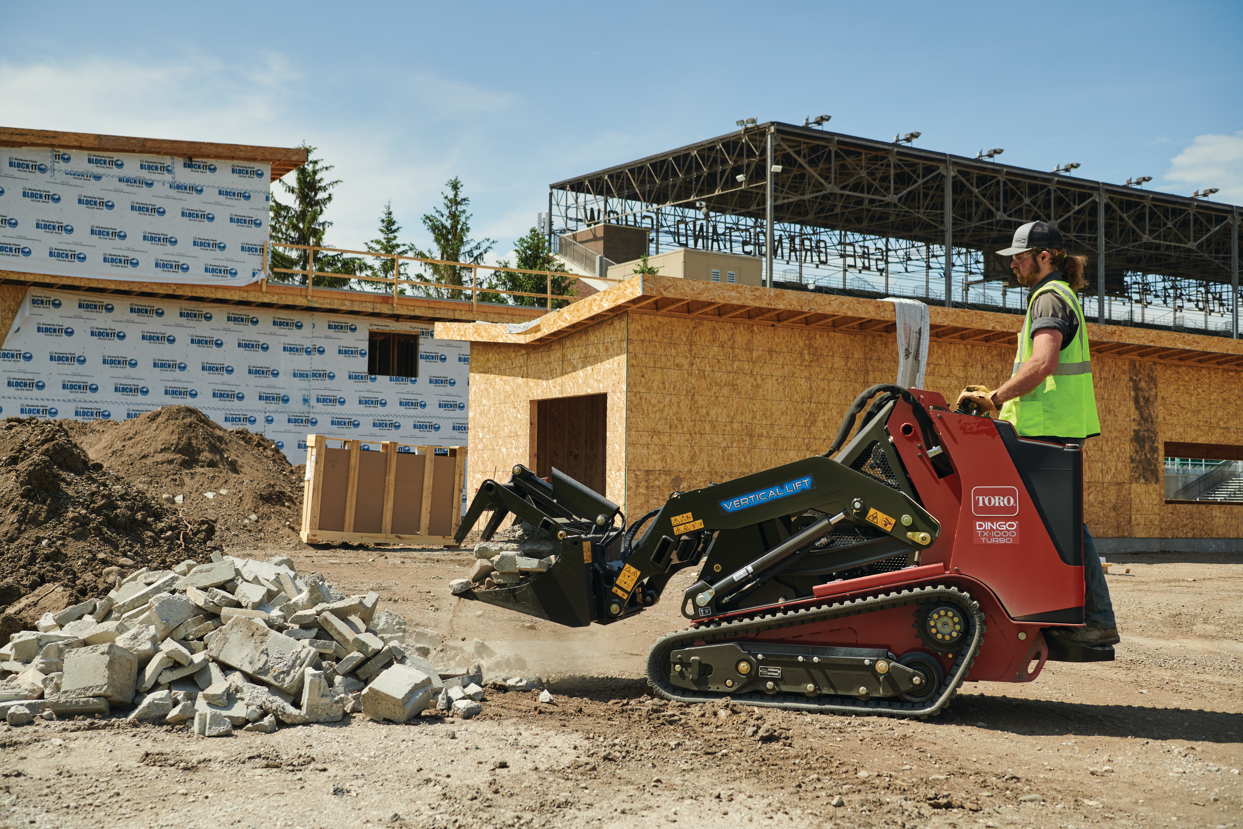 The Toro Dingo TX 1000 TURBO is equipped with a turbo-powered diesel engine and the new patent-pending Smart Power feature for engine, auxiliary and traction torque.
