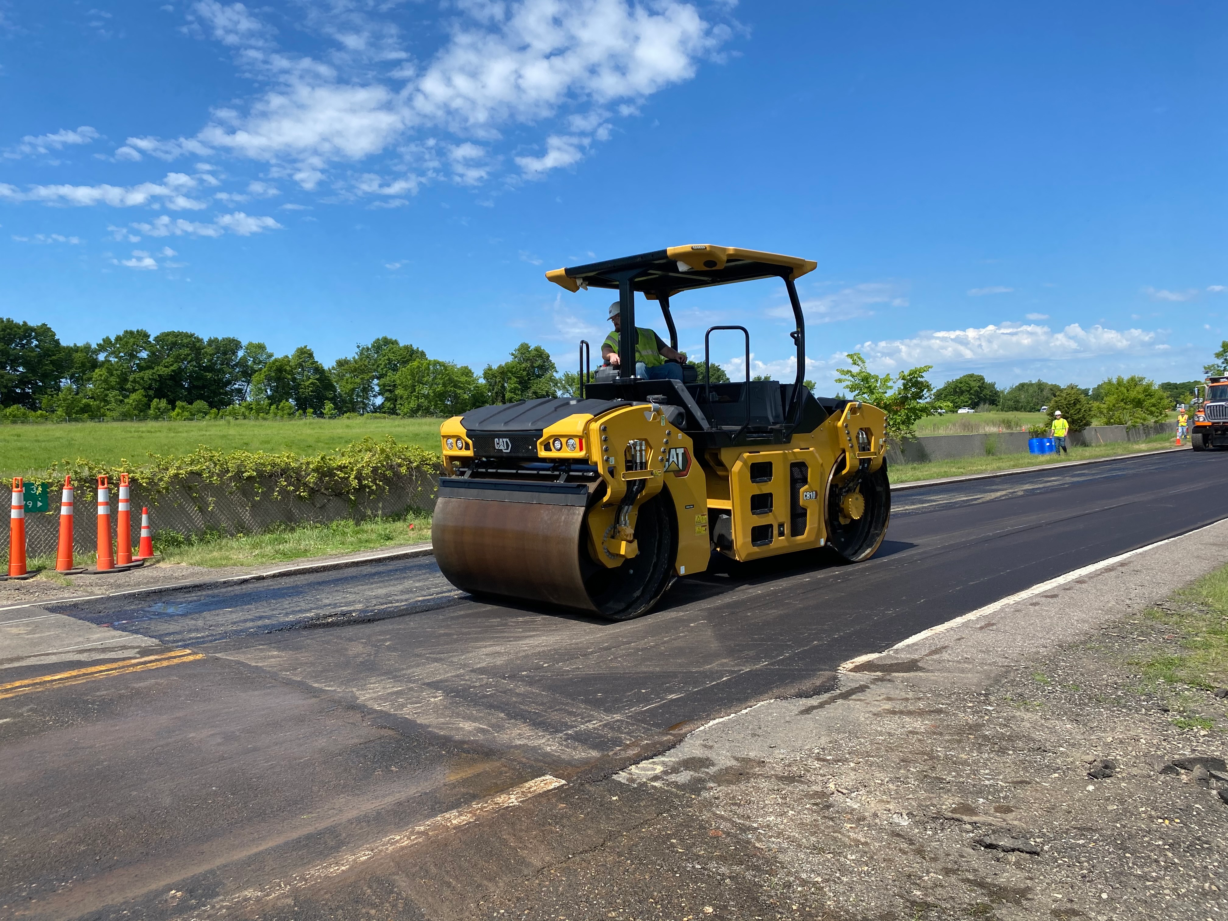 The Cat CB7, CB8 and CB10 Asphalt Compactors are equipped with edge-management options, optional cab, optional split drums and a new mapping display.