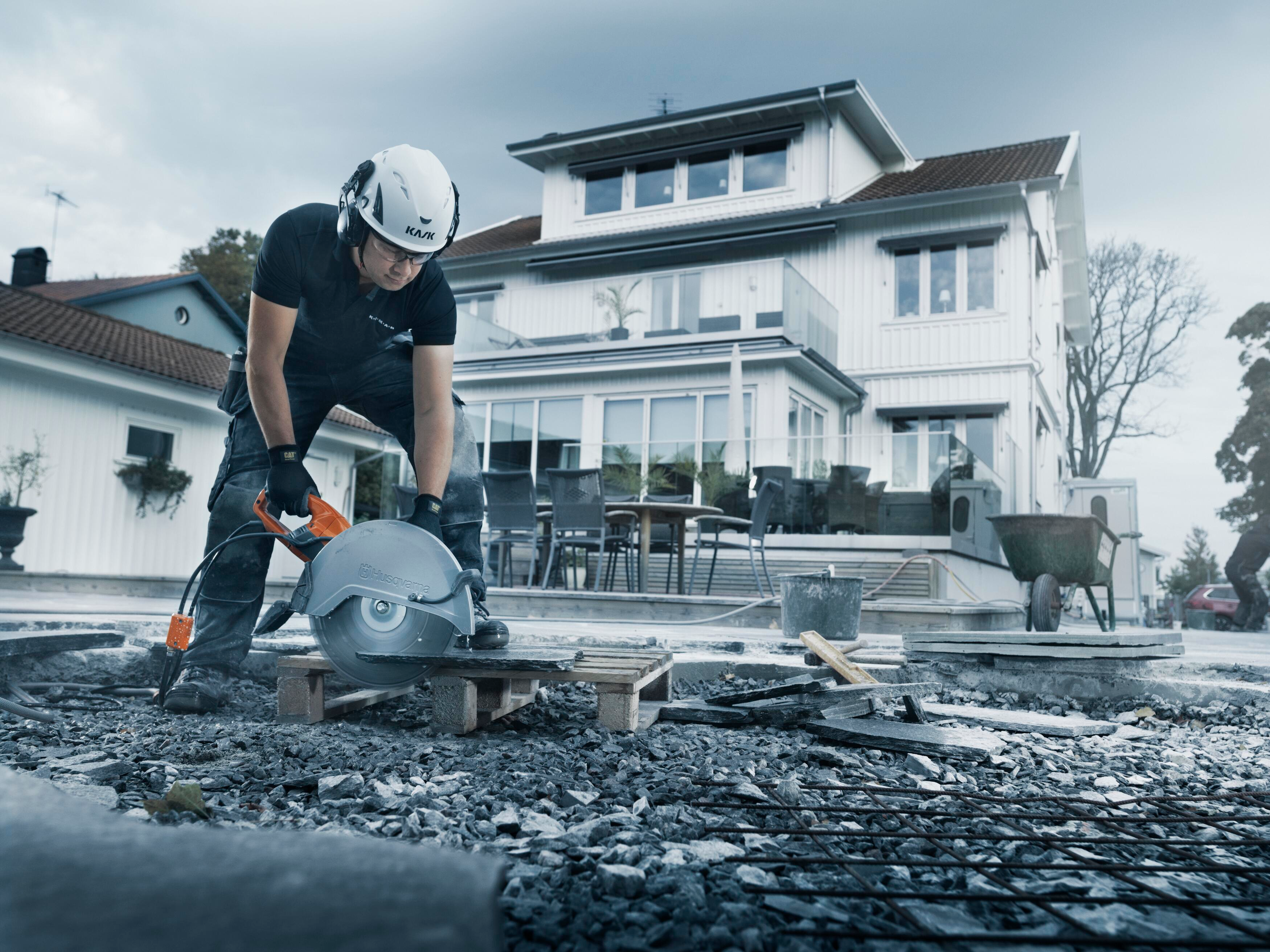 How to Help Customers Choose a Concrete Saw