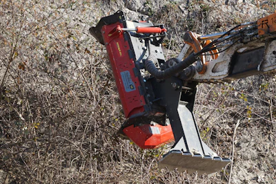 With four different working widths, ranging from 100 to 200 cm, E20 direct is recommended for excavators weighing between 12 and 21 tons.
