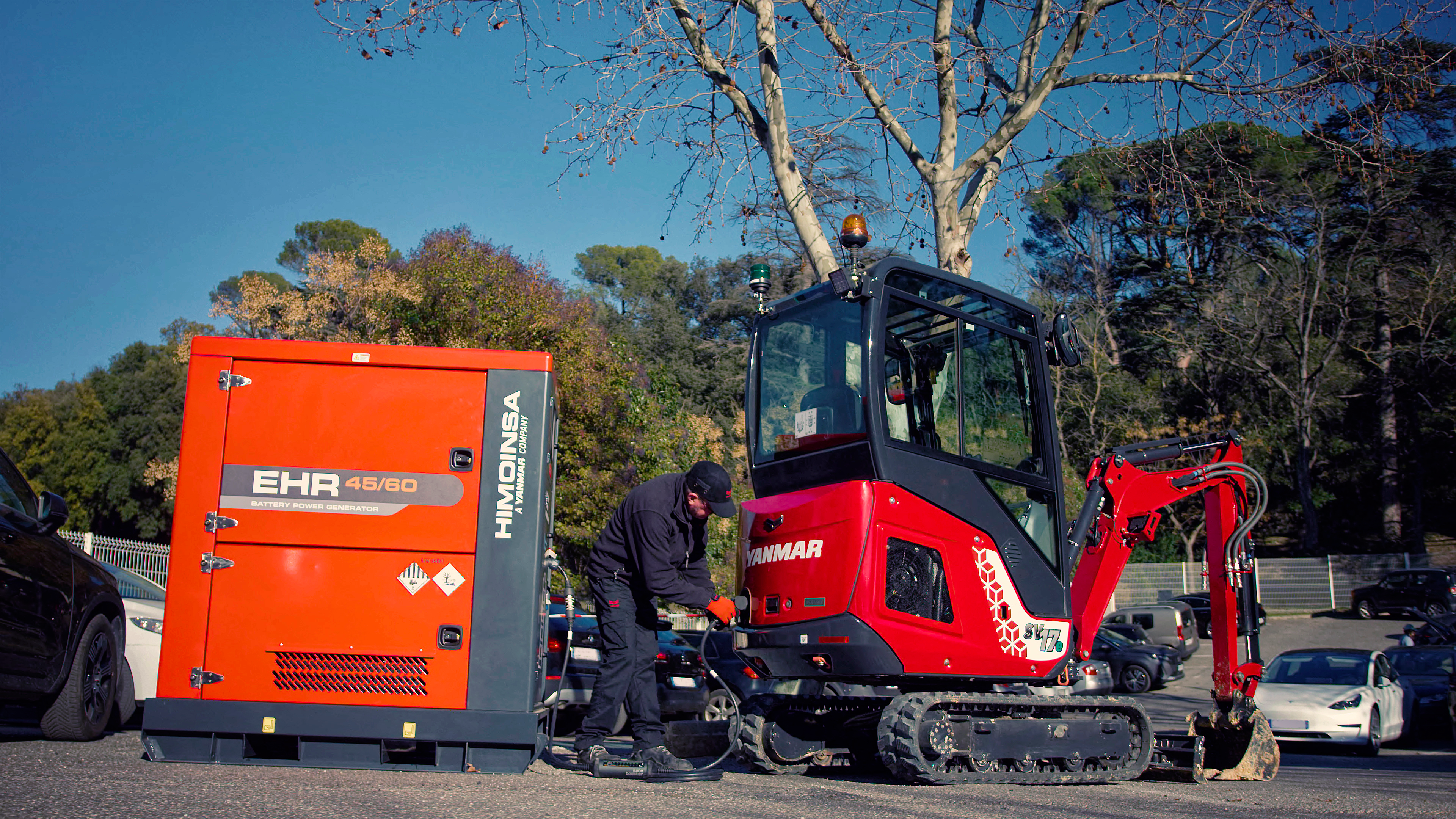 Powered by an 18.3 kWh battery, the SV17e offers two operating modes and can be used in indoor or outdoor jobsites.