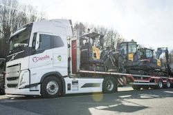Volvo Ce Pioneers E Shuttle Service To Cut Transport Emissions 660d7bf383081