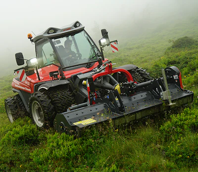 The rotor shaft of the S7 base is equipped with SMO or SMW flails, which mulch grass and woody material up to 7 cm in diameter.