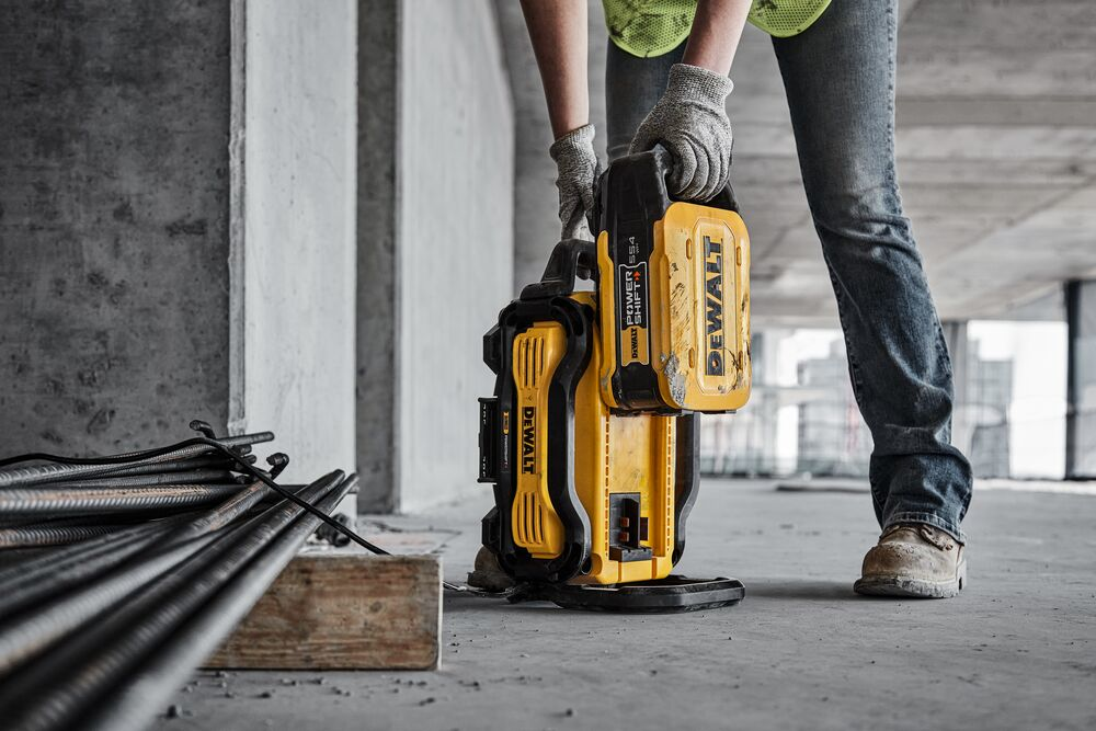 Quickly charges DCBPS0554 for efficiency and productivity, with 80% and 100% LED indicators.